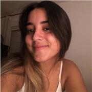 Estudiante de bachiller imparte clases a niños de 3 a 12 años